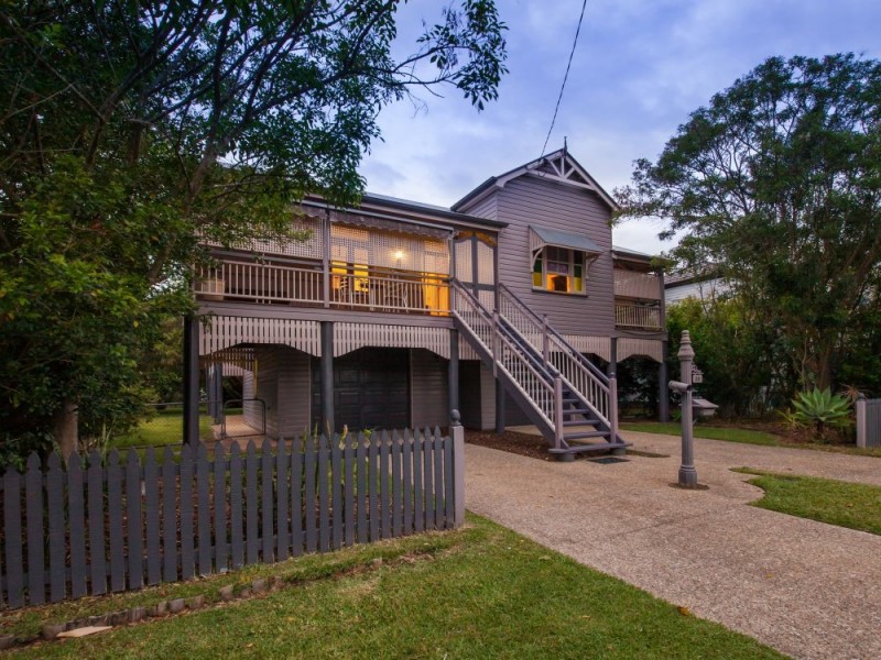 39 Raymond Street, Shorncliffe QLD 4017