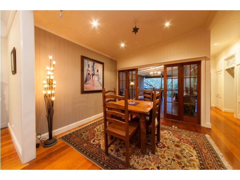 39 Raymond Street, Shorncliffe QLD 4017