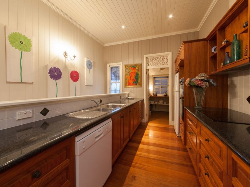 39 Raymond Street, Shorncliffe QLD 4017