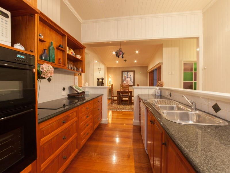 39 Raymond Street, Shorncliffe QLD 4017