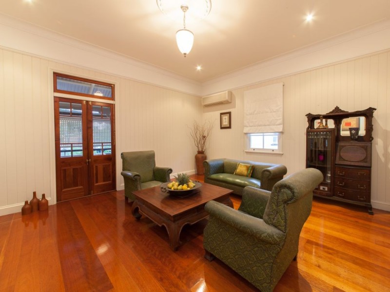 39 Raymond Street, Shorncliffe QLD 4017