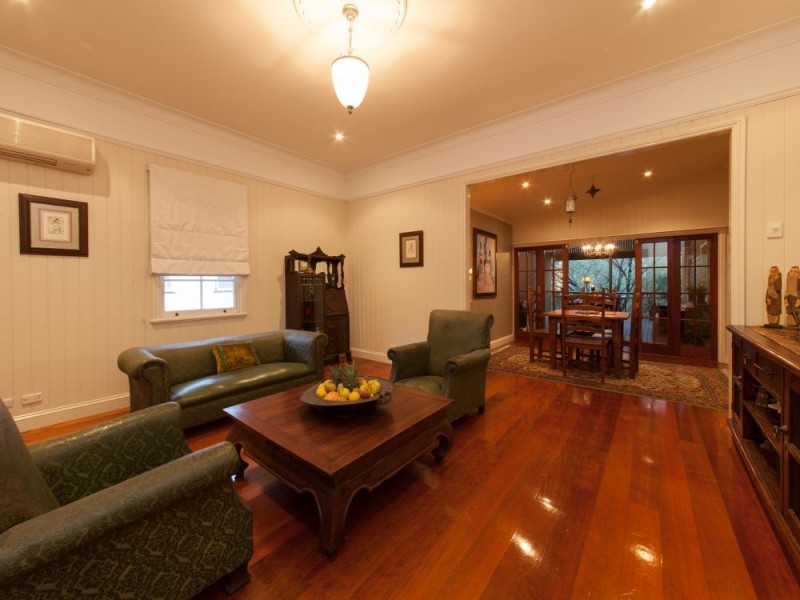 39 Raymond Street, Shorncliffe QLD 4017