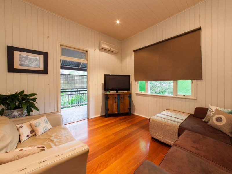 39 Raymond Street, Shorncliffe QLD 4017