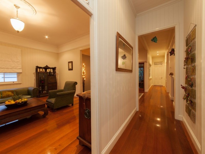 39 Raymond Street, Shorncliffe QLD 4017