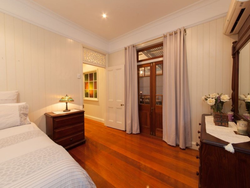 39 Raymond Street, Shorncliffe QLD 4017