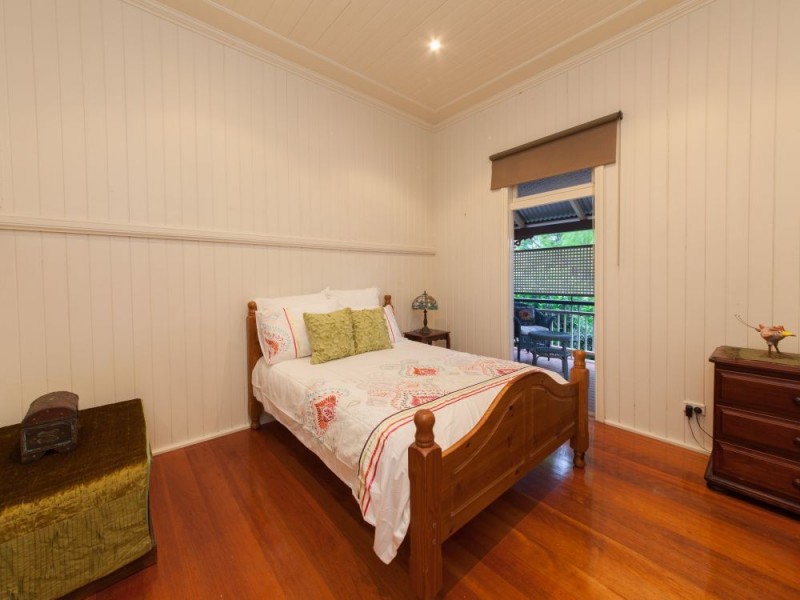 39 Raymond Street, Shorncliffe QLD 4017