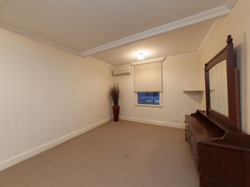 39 Raymond Street, Shorncliffe QLD 4017