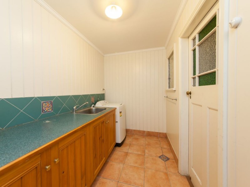 39 Raymond Street, Shorncliffe QLD 4017