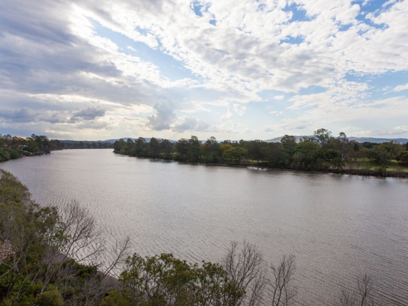 3209/211 King Arthur Terrace, Tennyson QLD 4105