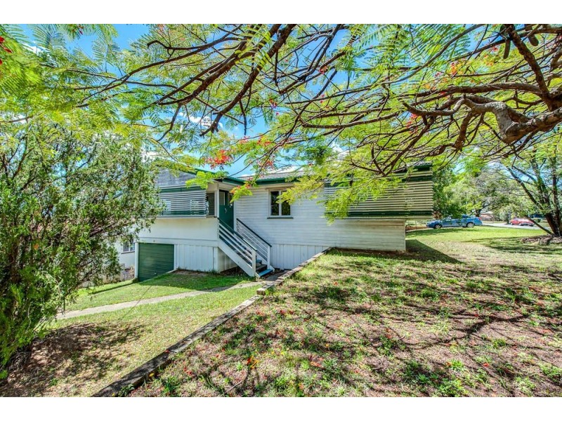 11 Kingaroy St, Stafford Heights QLD 4053