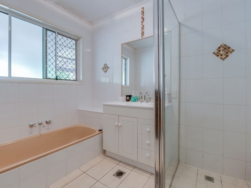 4 Warren Court, Loganlea QLD 4131