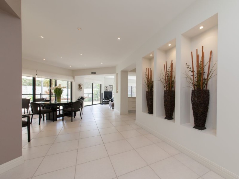 10 Sandalwood Close, Mackenzie QLD 4156