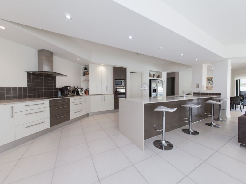 10 Sandalwood Close, Mackenzie QLD 4156