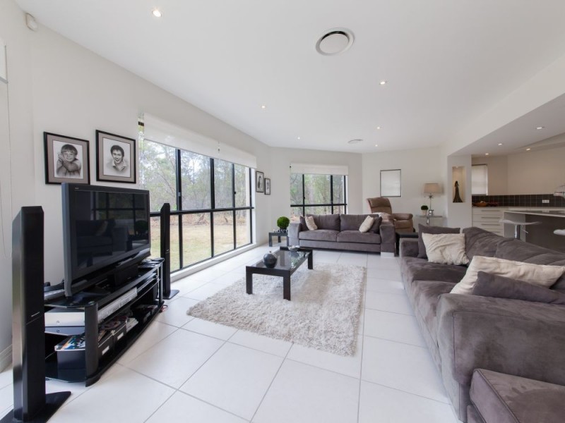 10 Sandalwood Close, Mackenzie QLD 4156