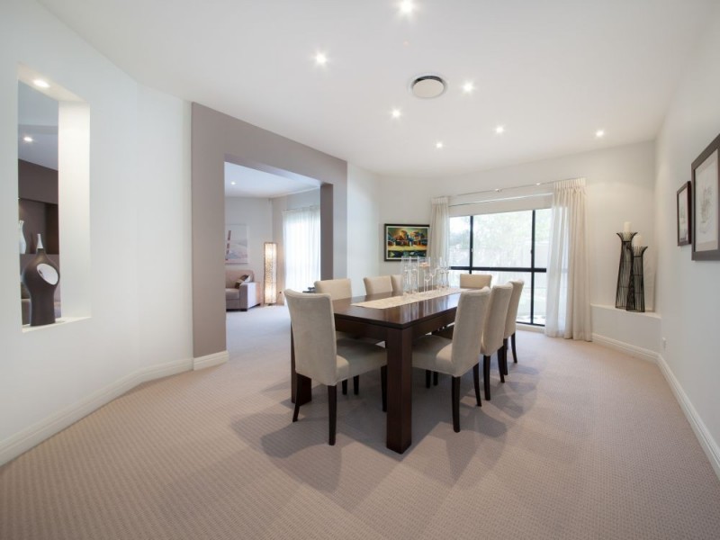 10 Sandalwood Close, Mackenzie QLD 4156