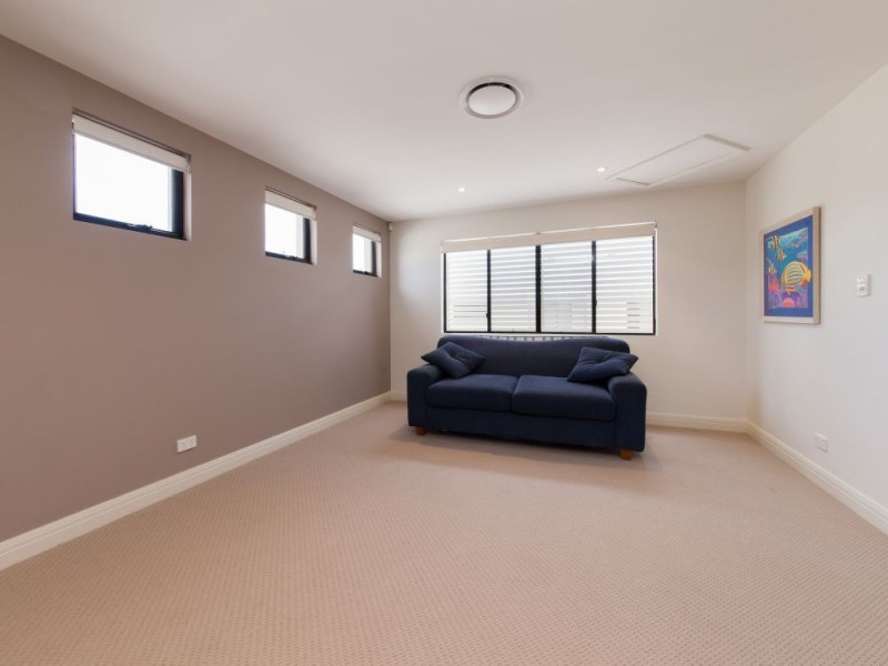 10 Sandalwood Close, Mackenzie QLD 4156