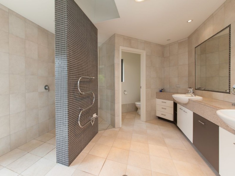 10 Sandalwood Close, Mackenzie QLD 4156