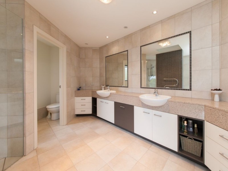 10 Sandalwood Close, Mackenzie QLD 4156