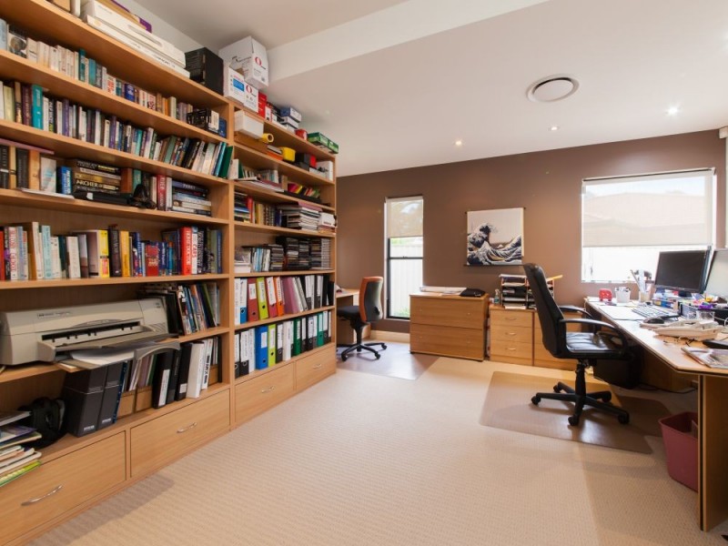 10 Sandalwood Close, Mackenzie QLD 4156