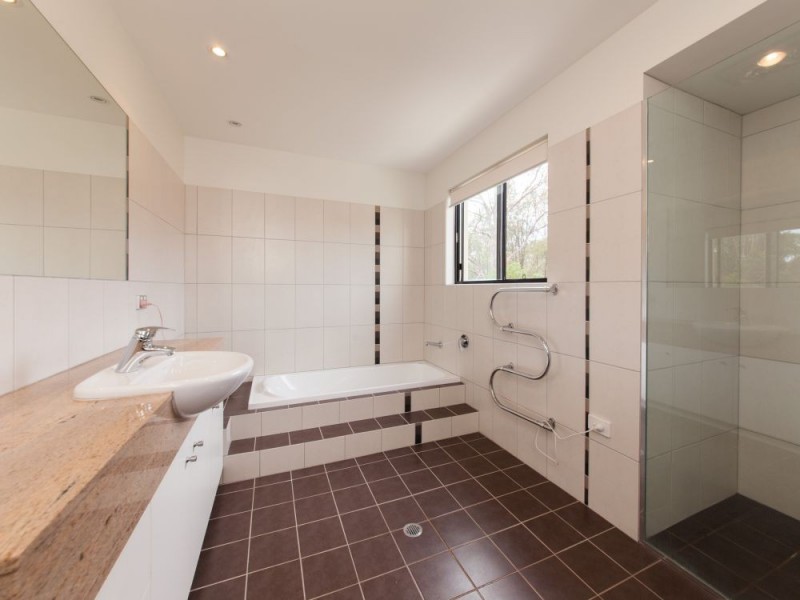 10 Sandalwood Close, Mackenzie QLD 4156