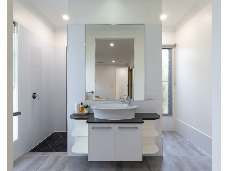 40 Sovereign Circuit, Pelican Waters QLD 4551