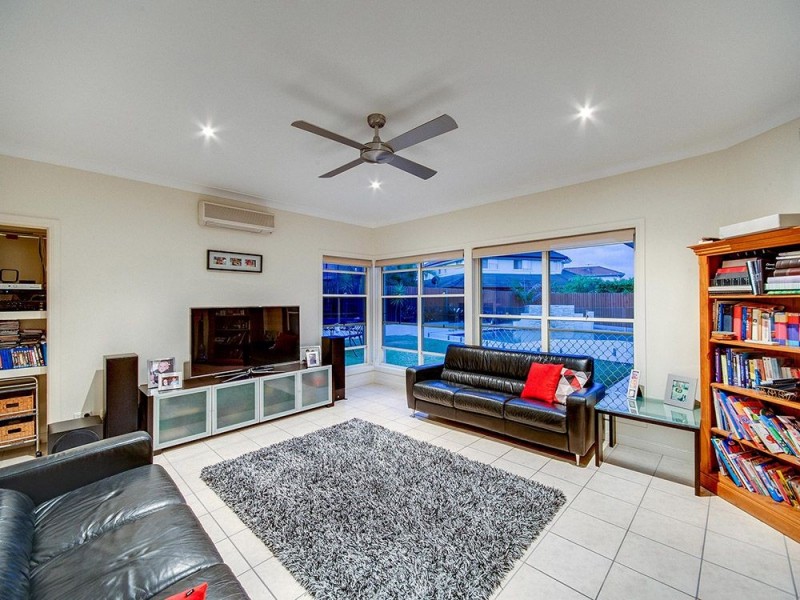 17 Harlow Place, Mcdowall QLD 4053