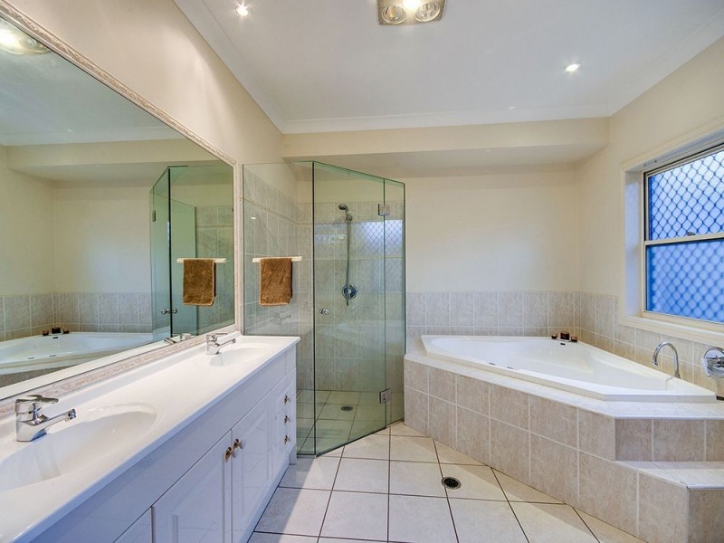 17 Harlow Place, Mcdowall QLD 4053