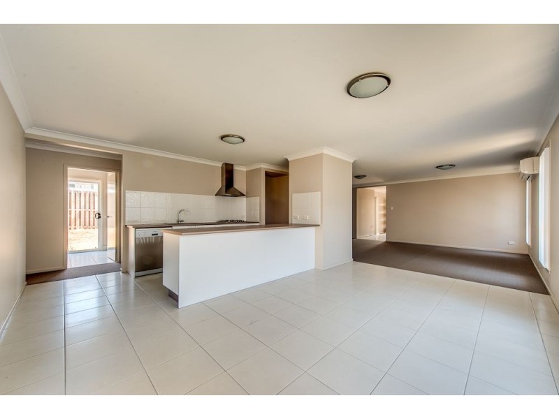 81 Valentine Cct, Augustine Heights QLD 4300