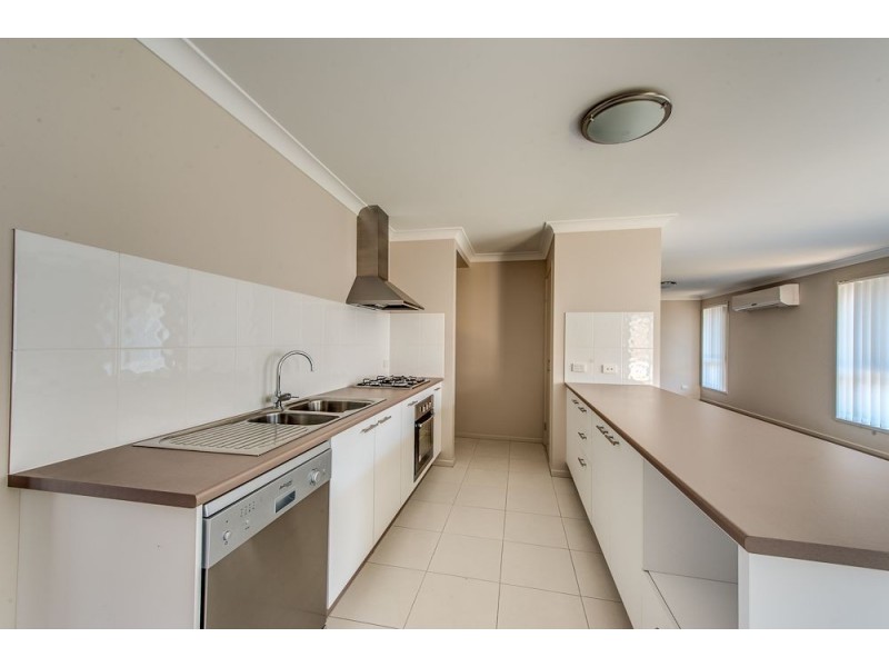81 Valentine Cct, Augustine Heights QLD 4300