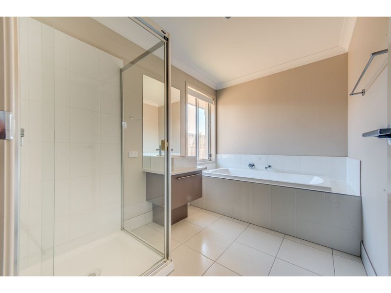 81 Valentine Cct, Augustine Heights QLD 4300