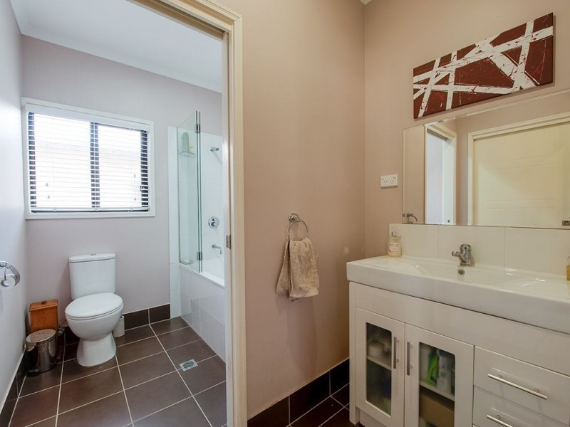 2 Griffin Crescent, Collingwood Park QLD 4301
