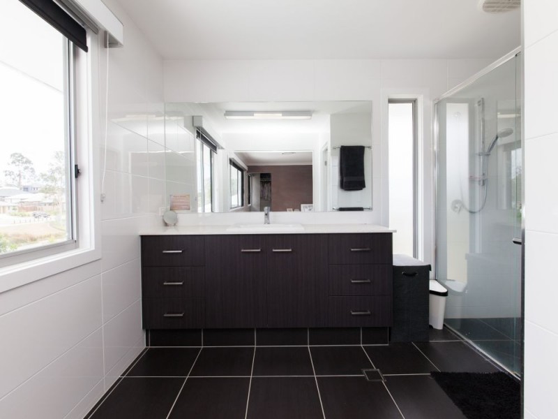 1 Conimbla Crescent, Waterford QLD 4133