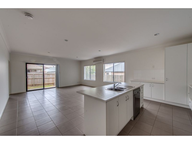 21 Park Edge Dr, Springfield Lakes QLD 4300