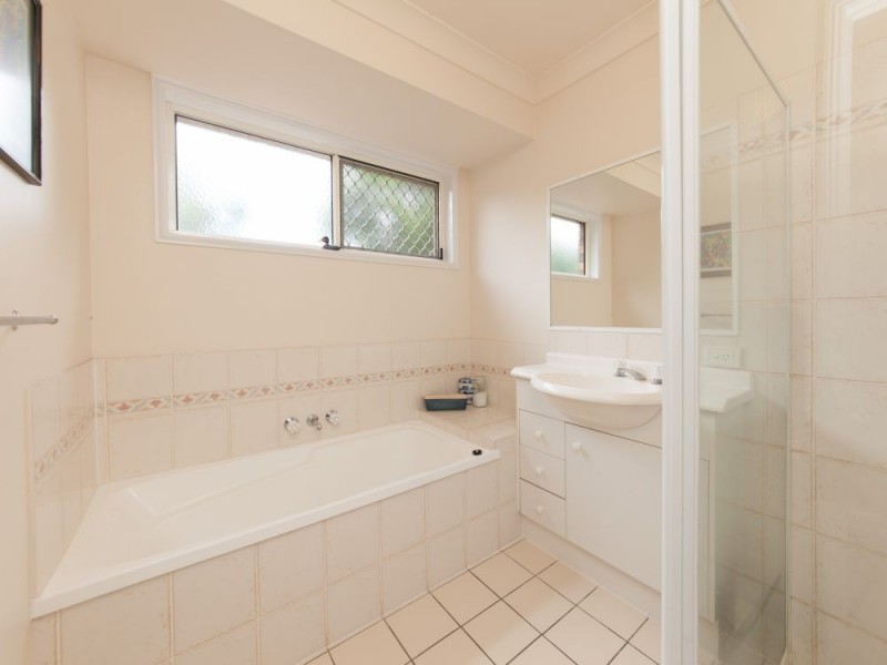 3 Ogle Place, Windaroo QLD 4207