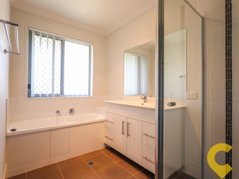 32 Columbia Drive, Bellbird Park QLD 4300