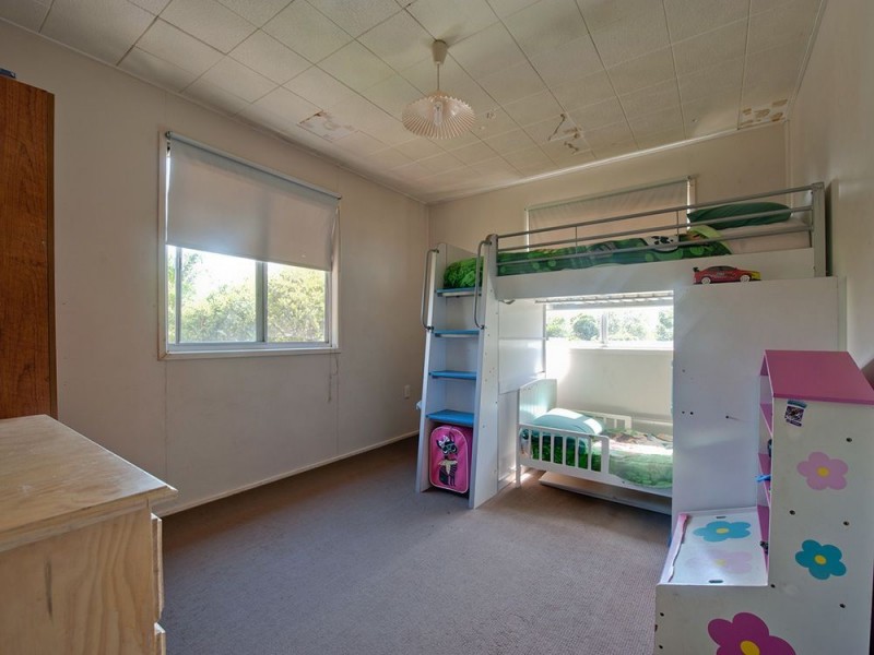 29 Cemetery Road, Raceview QLD 4305