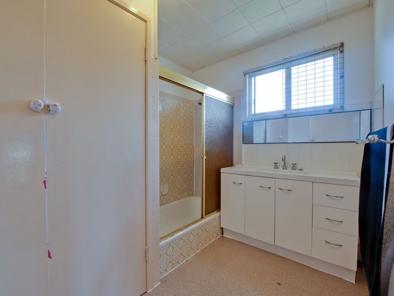 29 Cemetery Road, Raceview QLD 4305