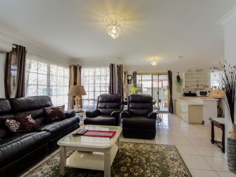 7 Tregana Circuit, Edens Landing QLD 4207