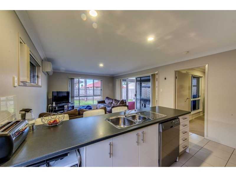 8 Lilly Pilly Street, Heathwood QLD 4110