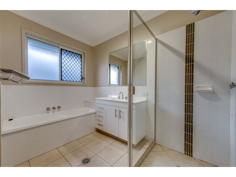 8 Lilly Pilly Street, Heathwood QLD 4110