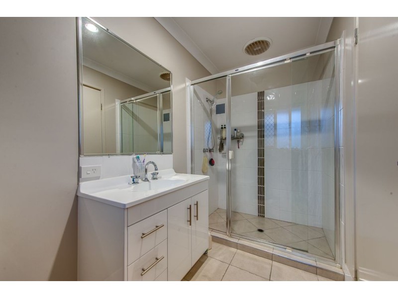 8 Lilly Pilly Street, Heathwood QLD 4110