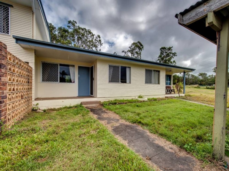 2/215 Old Logan Road, Camira QLD 4300