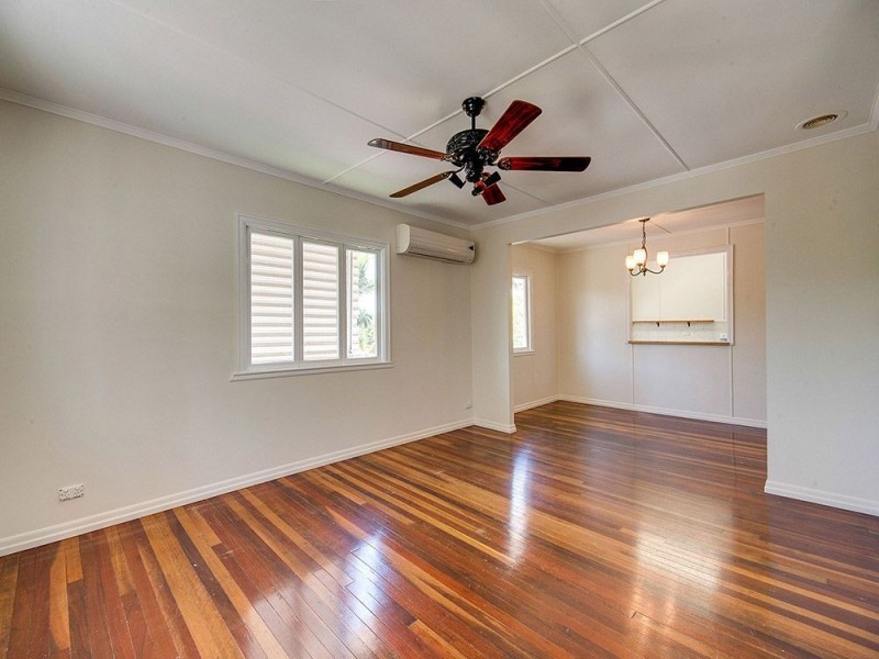 42 Young Street, Petrie QLD 4502