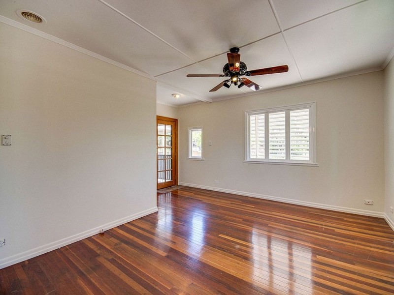 42 Young Street, Petrie QLD 4502