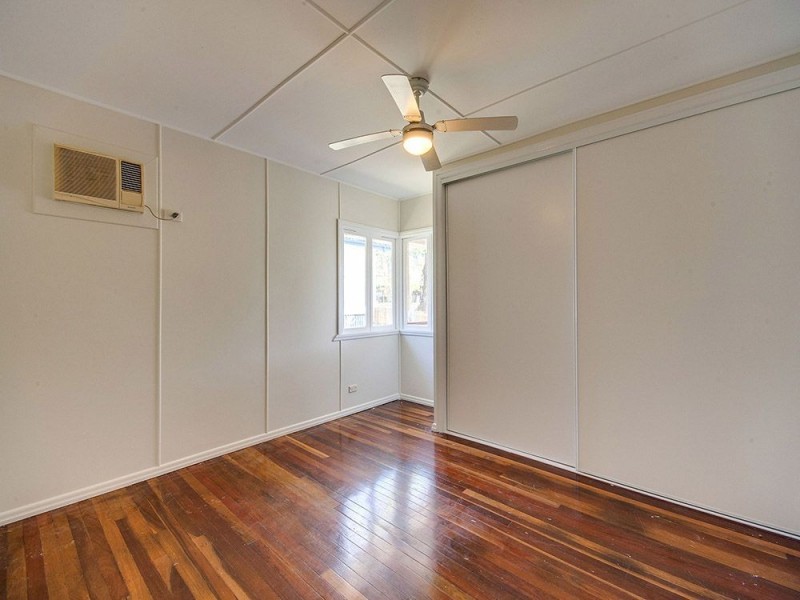 42 Young Street, Petrie QLD 4502