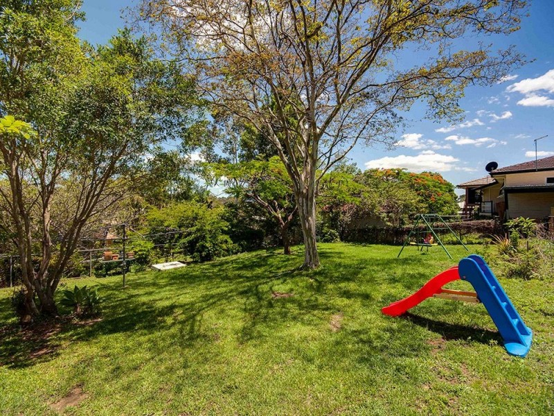 42 Young Street, Petrie QLD 4502