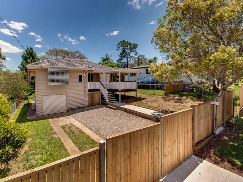 42 Young Street, Petrie QLD 4502