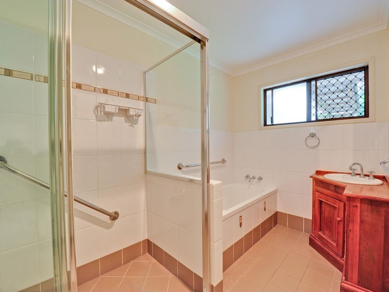 5 Jane Street, Arana Hills QLD 4054