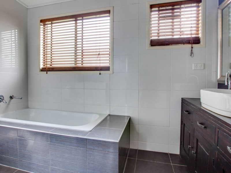 4 Avondale St, Underwood QLD 4119