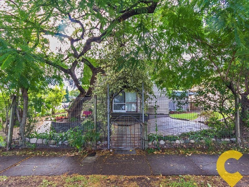 8 Rainbow Street, Sandgate QLD 4017